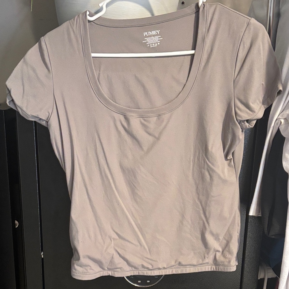 Pumify Women's Short Sleeve Scoop Neck Tee in Taupe